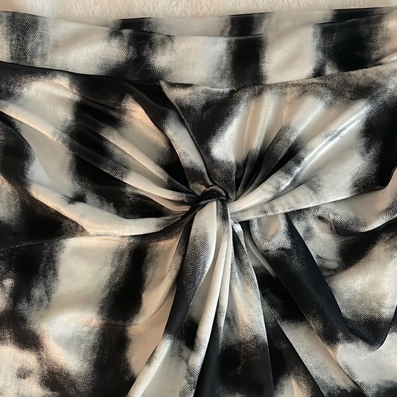 Pretty Little Thing Black and White Skirt Size 10 - Picture 3 of 5